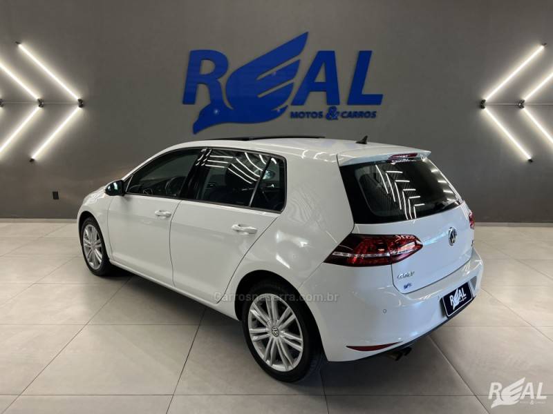 VOLKSWAGEN - GOLF - 2014/2015 - Branca - R$ 84.900,00