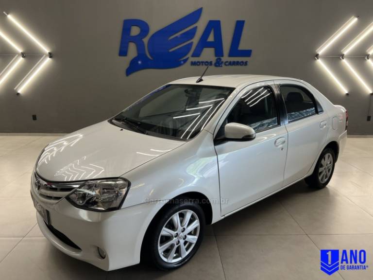 TOYOTA - ETIOS - 2017/2017 - Branca - R$ 61.900,00