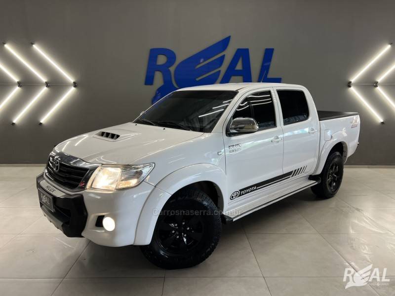 TOYOTA - HILUX - 2014/2015 - Branca - R$ 147.900,00