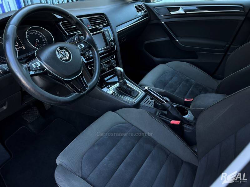 VOLKSWAGEN - GOLF - 2014/2015 - Branca - R$ 84.900,00