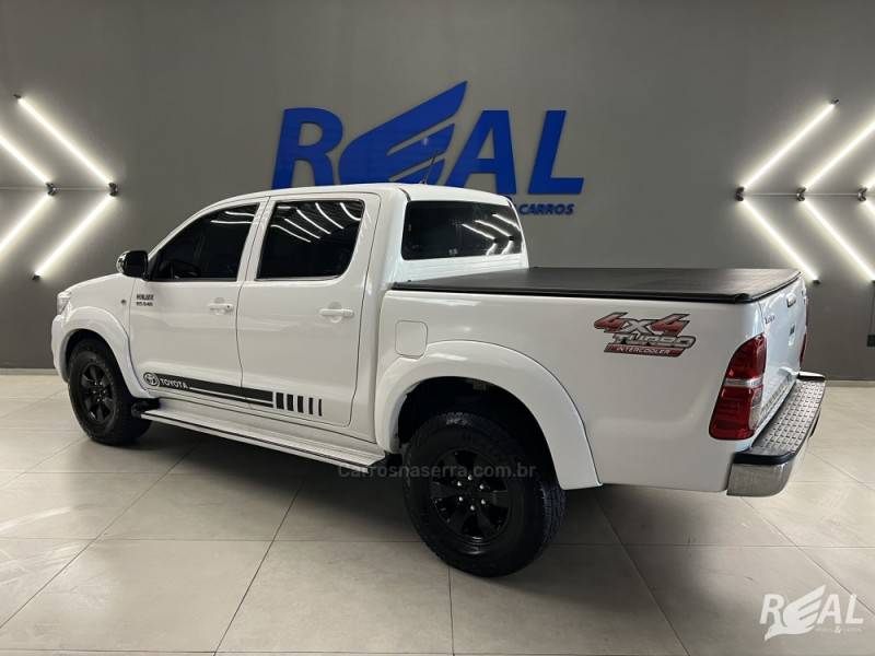 TOYOTA - HILUX - 2014/2015 - Branca - R$ 147.900,00