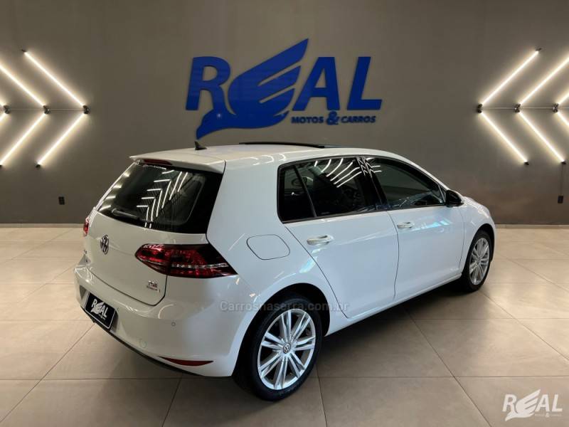 VOLKSWAGEN - GOLF - 2014/2015 - Branca - R$ 84.900,00