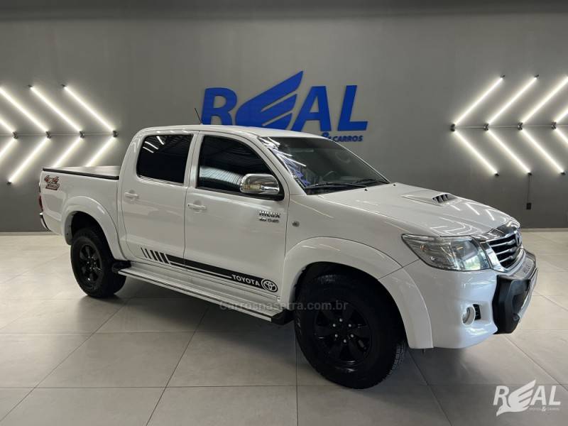 TOYOTA - HILUX - 2014/2015 - Branca - R$ 147.900,00