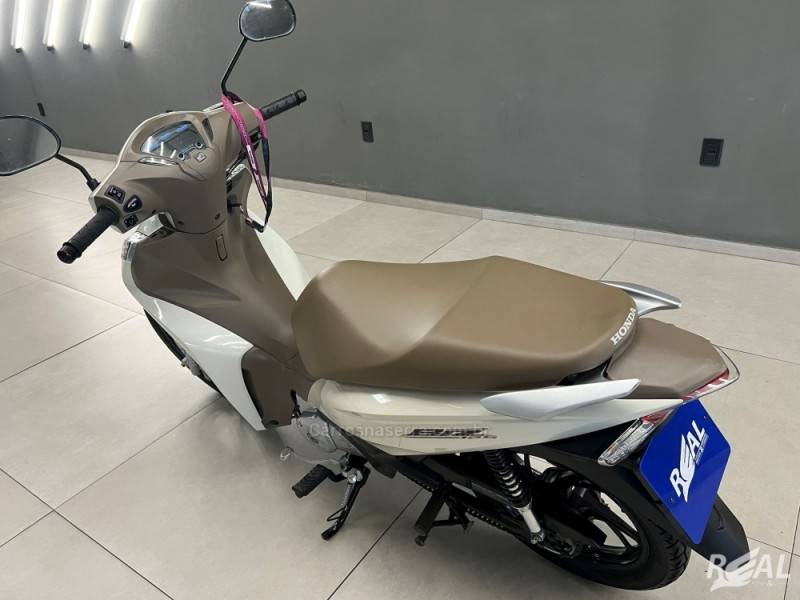 HONDA - BIZ 125 - 2023/2023 - Branca - R$ 19.900,00