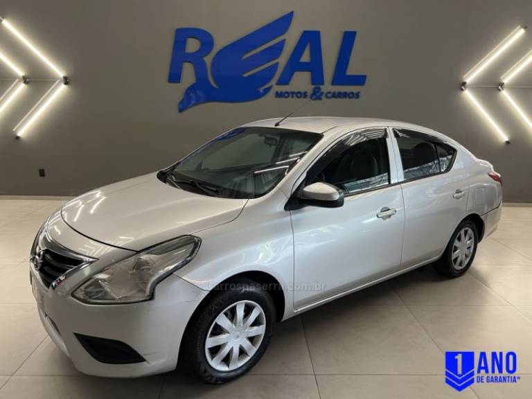 NISSAN - VERSA - 2017/2017 - Prata - R$ 32.900,00