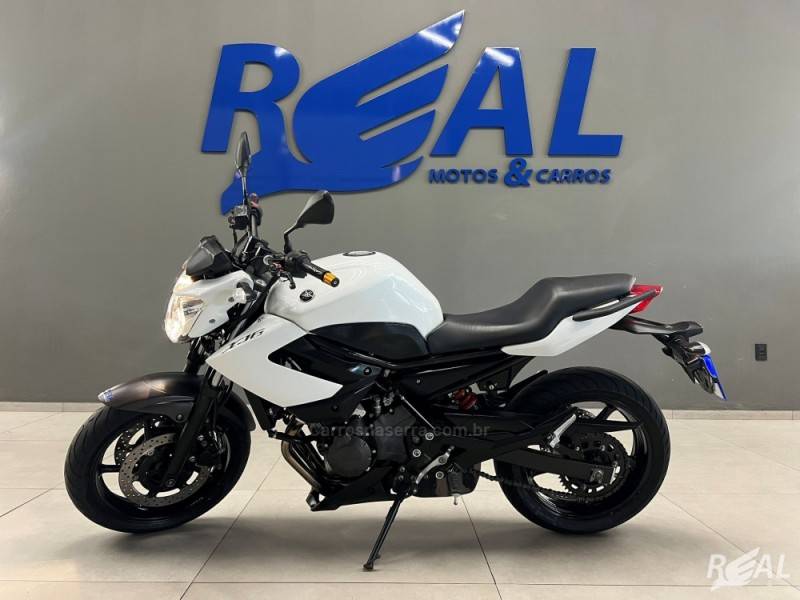 YAMAHA - XJ6 N - 2012/2012 - Branca - R$ 29.900,00