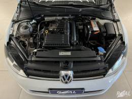 VOLKSWAGEN - GOLF - 2014/2015 - Branca - R$ 84.900,00