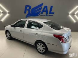 NISSAN - VERSA - 2017/2017 - Prata - R$ 32.900,00