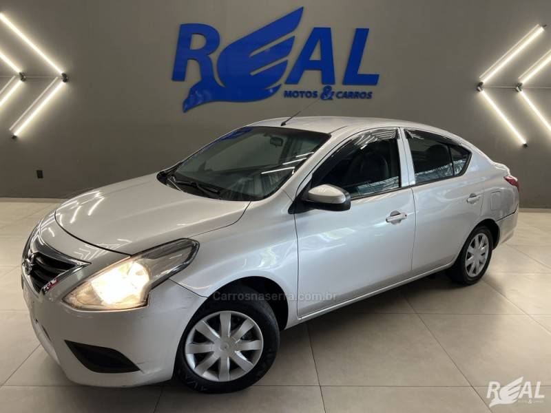 NISSAN - VERSA - 2017/2017 - Prata - R$ 32.900,00