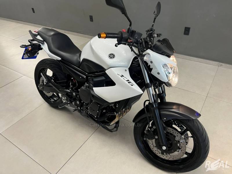 YAMAHA - XJ6 N - 2012/2012 - Branca - R$ 29.900,00