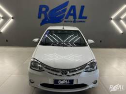 TOYOTA - ETIOS - 2017/2017 - Branca - R$ 61.900,00