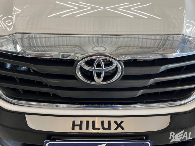 TOYOTA - HILUX - 2014/2015 - Branca - R$ 147.900,00