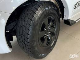 TOYOTA - HILUX - 2014/2015 - Branca - R$ 147.900,00