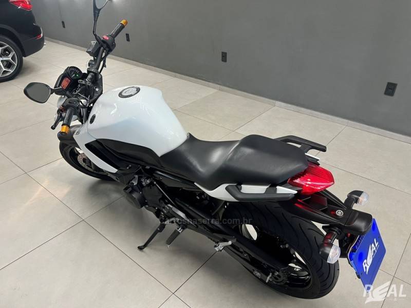 YAMAHA - XJ6 N - 2012/2012 - Branca - R$ 29.900,00