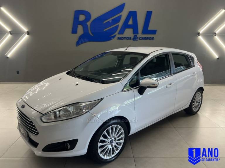 FORD - FIESTA - 2017/2017 - Branca - R$ 59.900,00