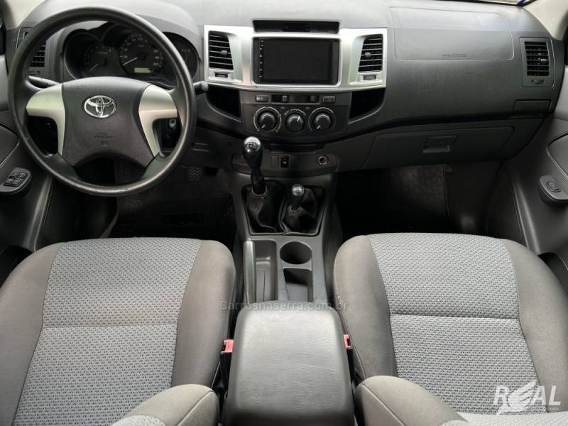 TOYOTA - HILUX - 2014/2015 - Branca - R$ 147.900,00