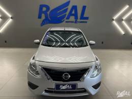 NISSAN - VERSA - 2017/2017 - Prata - R$ 32.900,00